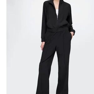 GAPfit Tech high rise split hem pants. NWT women’s medium.